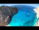 Невероятно красивый прыжок с парашютом в Греции