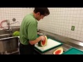 Как разделать арбуз за 20 секунд