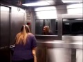Американцы издеваются над людьми в лифте!!!)))