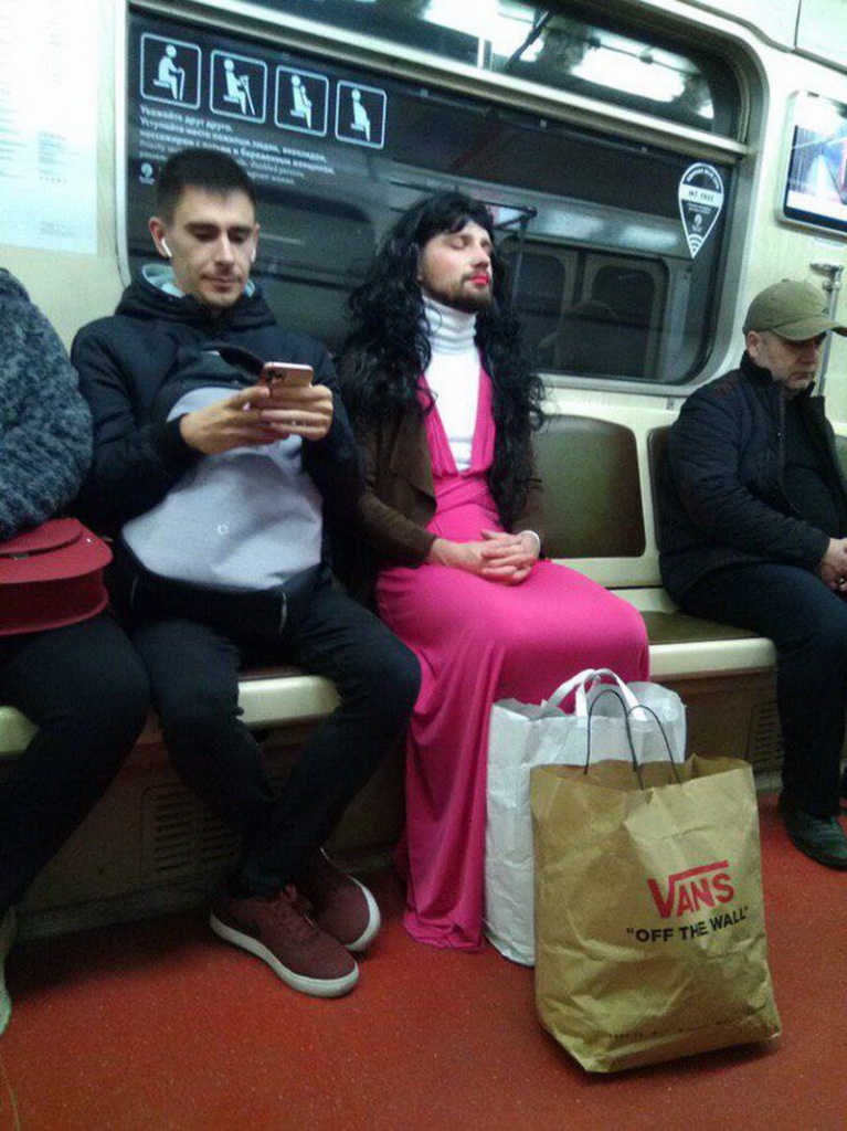 чудики в метро (3).jpg