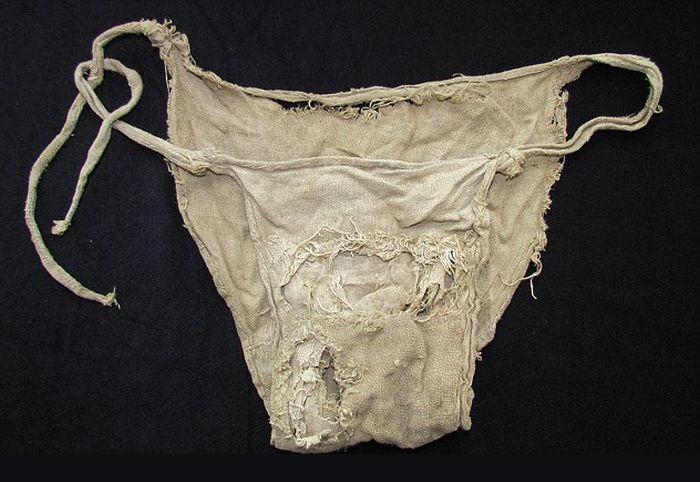 Нижнее женское белье 15го века (2 фото)